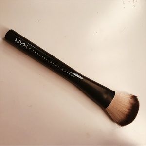 nyx powder brush